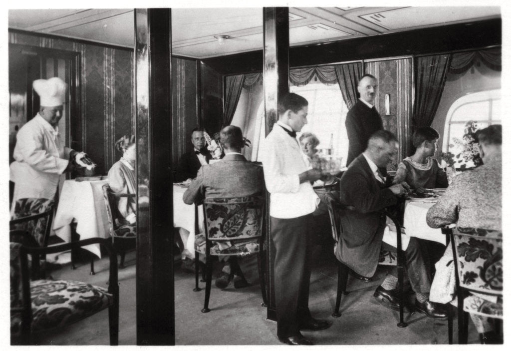 Detail of Passengers' dining room, Zeppelin LZ 127 'Graf Zeppelin' by Anonymous