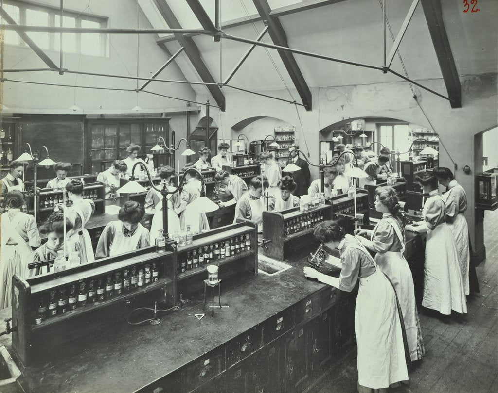 Detail of Domestic chemistry class, Battersea Polytechnic, London, 1907 by Unknown