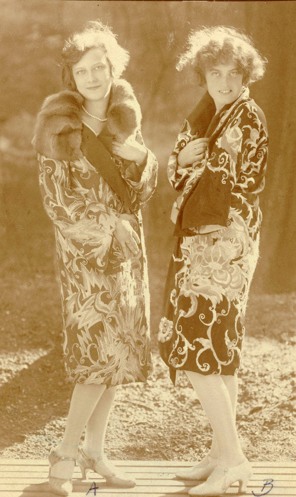 Detail of Fashion Photo Wiener Werkstätte embroidered clothes, models with two coats by Anonymous